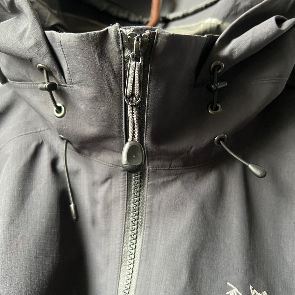 Arc'teryx Beta AR Black Raincoat - Picture 8 of 16